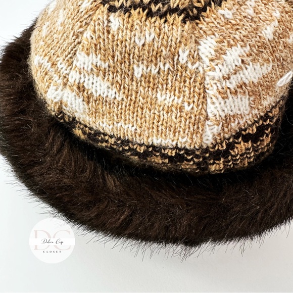 Winter hat and scarf with faux fur - Picture 6 of 11